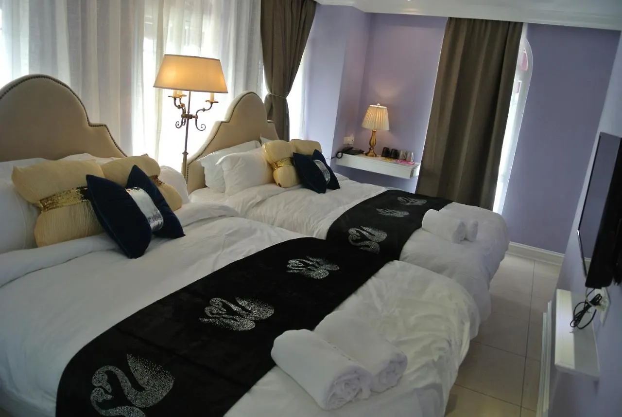 איפוה 1 Day Car Hotel Station 18